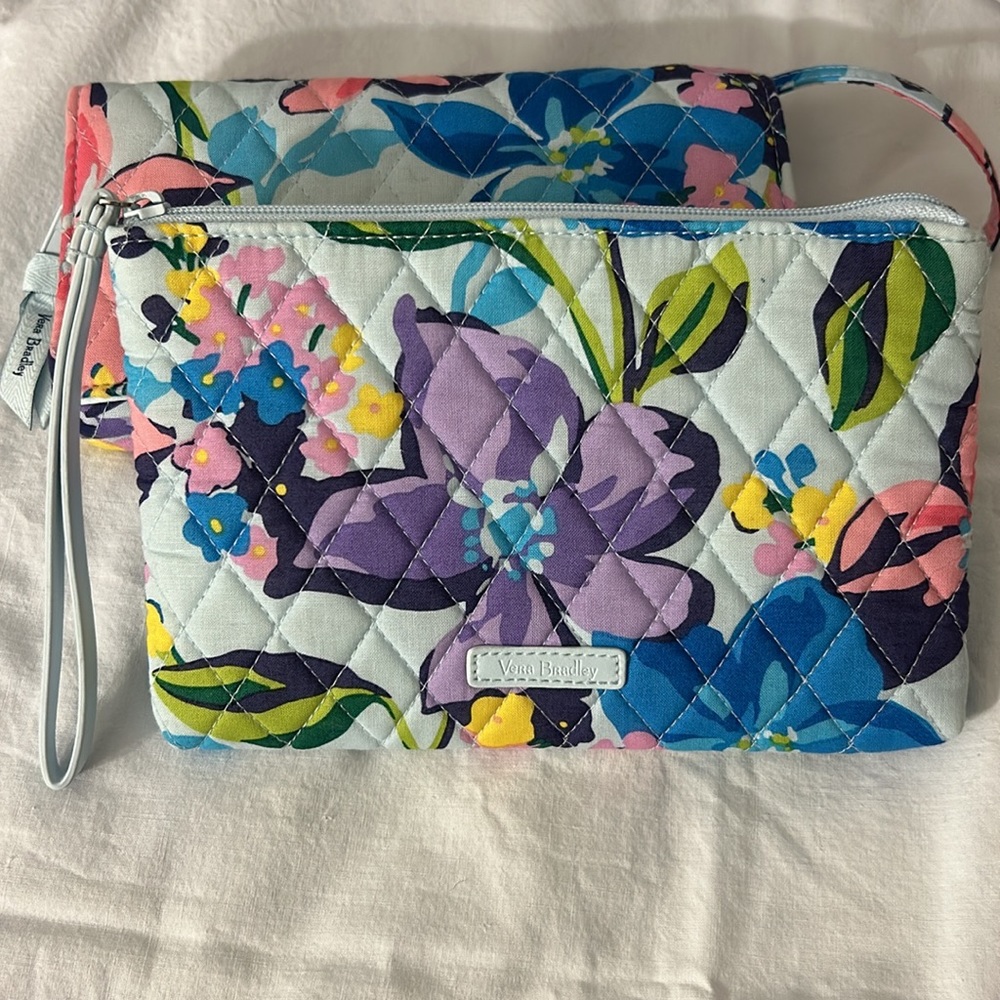 Vera Bradley Trifold Clutch with matching zip pouch - Picture 4 of 10